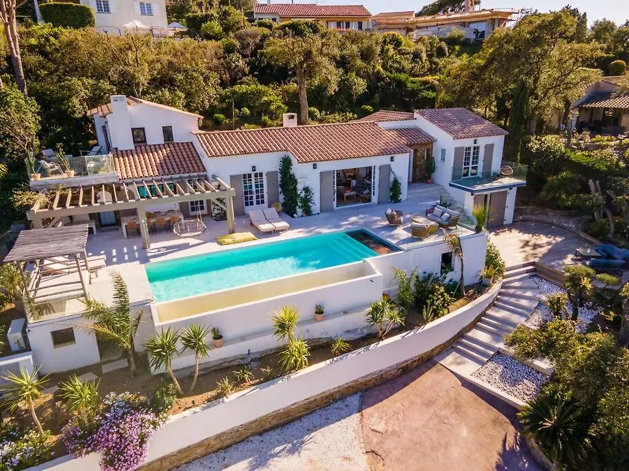 Superbe Villa A Sainte-Maxime, Piscine Et Vue Mer - Villa Dina  Sainte-Maxime